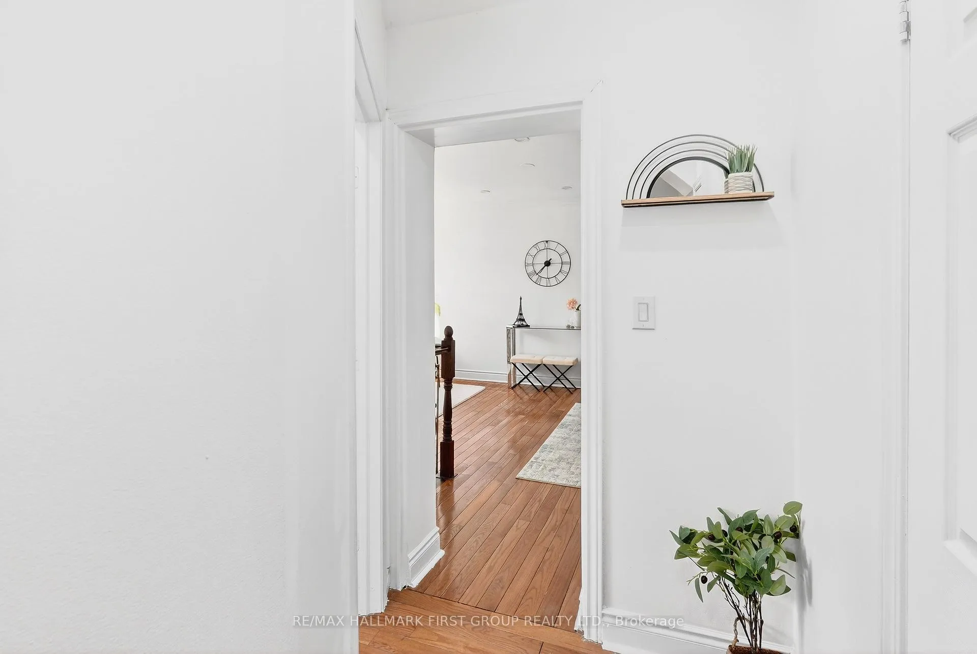 Photo 5 of 16 Archer Street, Toronto, Dufferin Grove — HOMEH