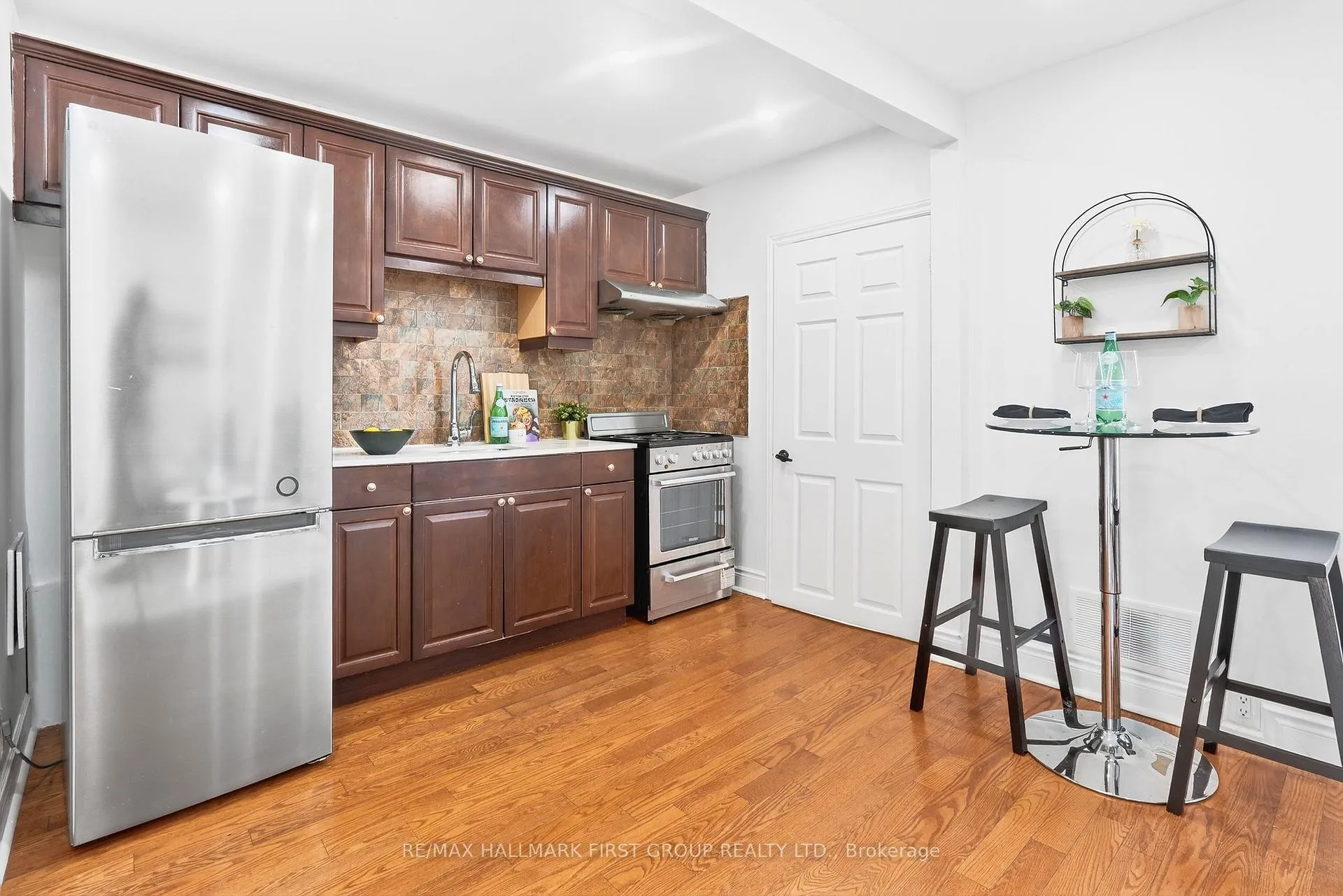 Photo 17 of 16 Archer Street, Toronto, Dufferin Grove — HOMEH