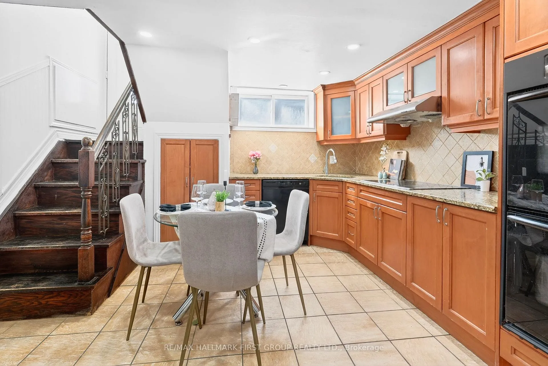 Photo 25 of 16 Archer Street, Toronto, Dufferin Grove — HOMEH