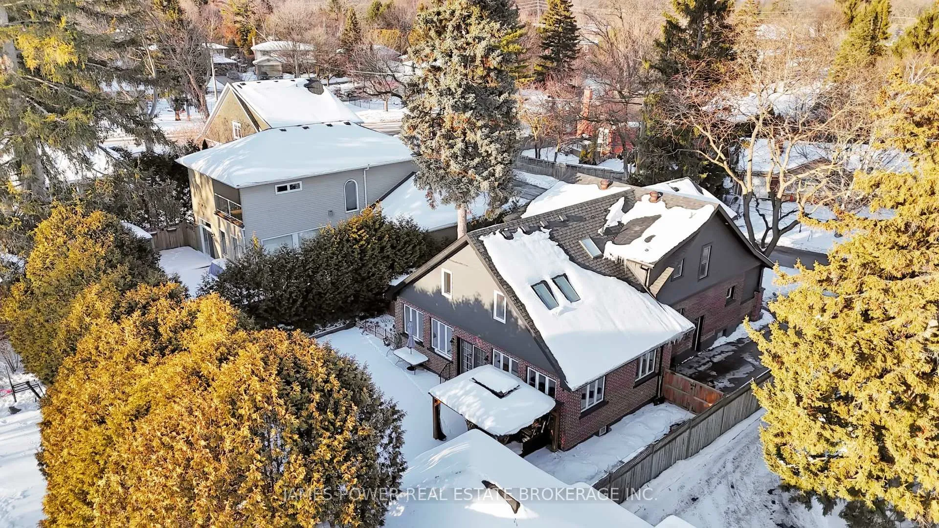 Photo 3 of 556 Stillwater Crescent, Burlington, LaSalle — HOMEH