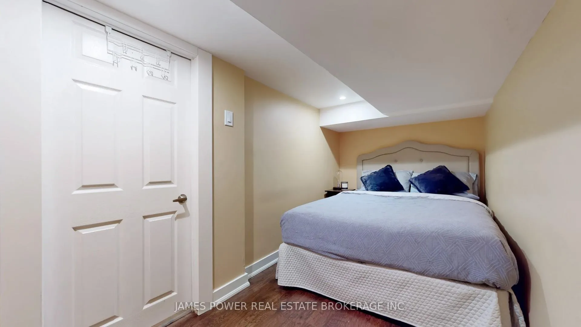 Photo 45 of 556 Stillwater Crescent, Burlington, LaSalle — HOMEH
