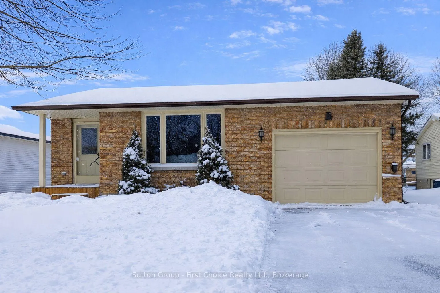 Front of 8 Dunsford Crescent