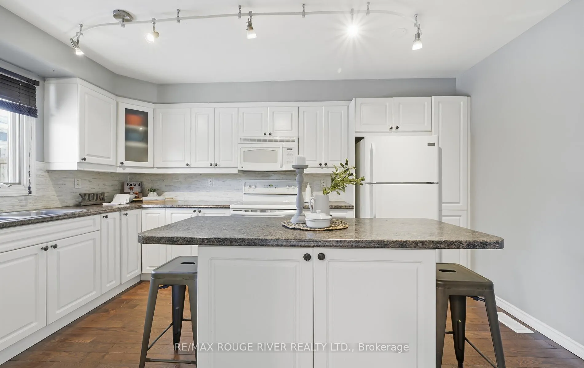 Photo 8 of 1201 Charlotte Circle, Pickering, Liverpool — HOMEH