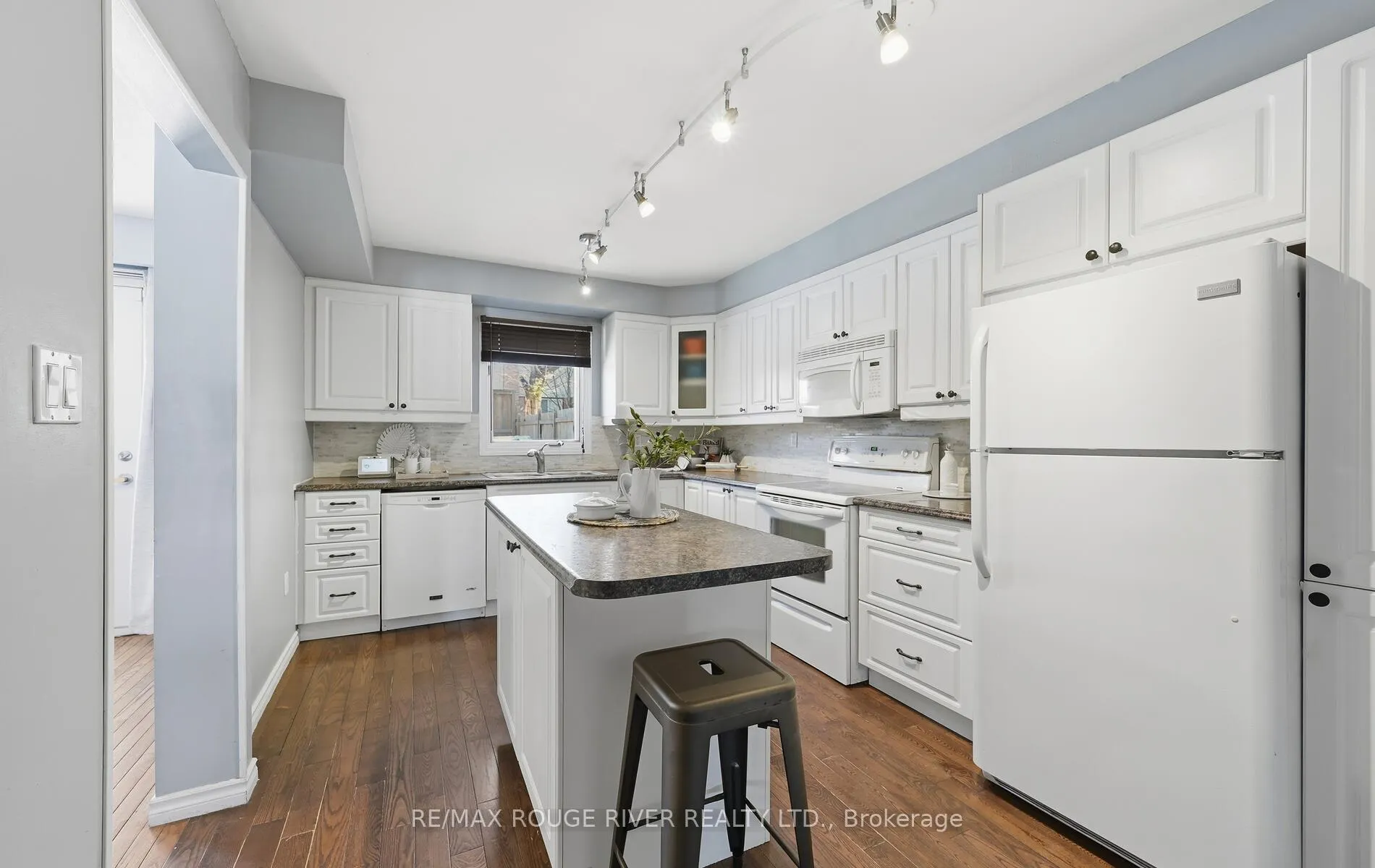 Photo 9 of 1201 Charlotte Circle, Pickering, Liverpool — HOMEH