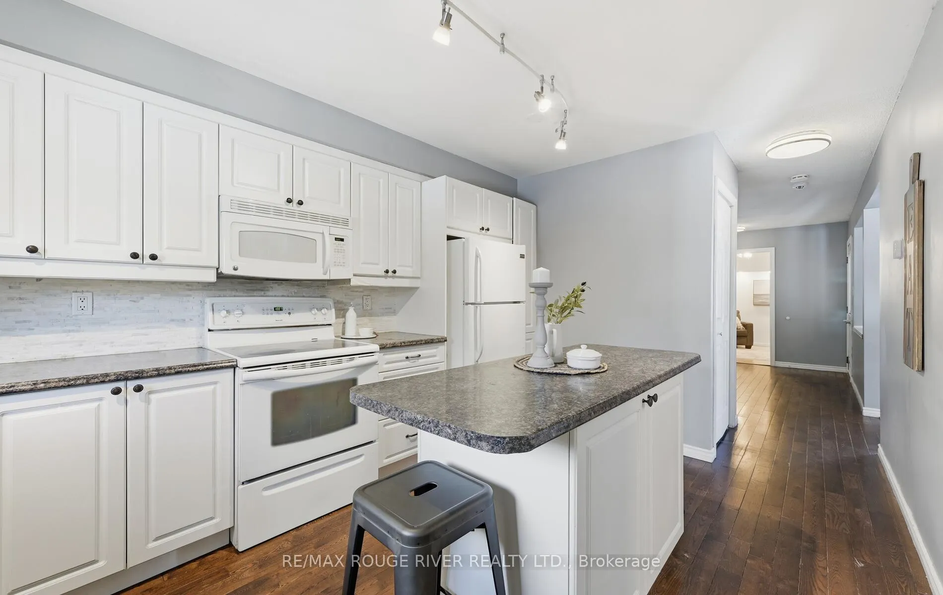 Photo 10 of 1201 Charlotte Circle, Pickering, Liverpool — HOMEH