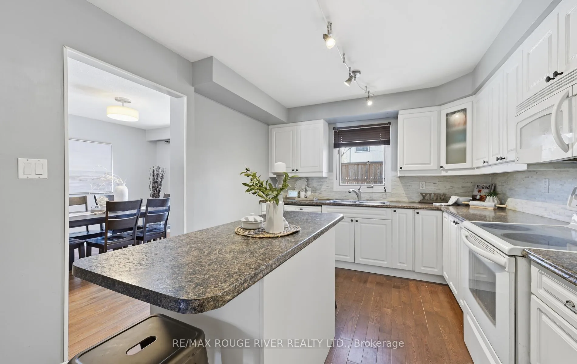 Photo 11 of 1201 Charlotte Circle, Pickering, Liverpool — HOMEH