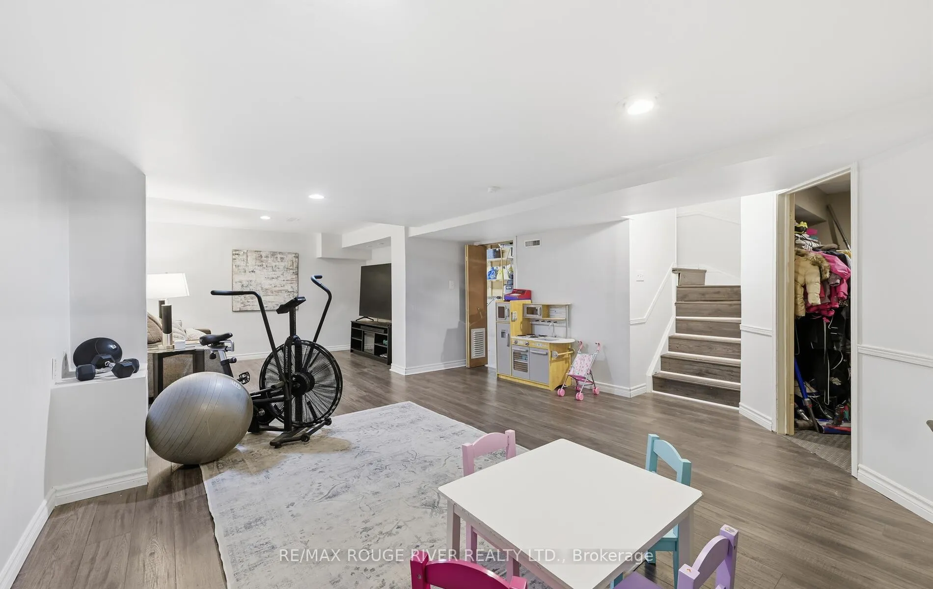 Photo 21 of 1201 Charlotte Circle, Pickering, Liverpool — HOMEH