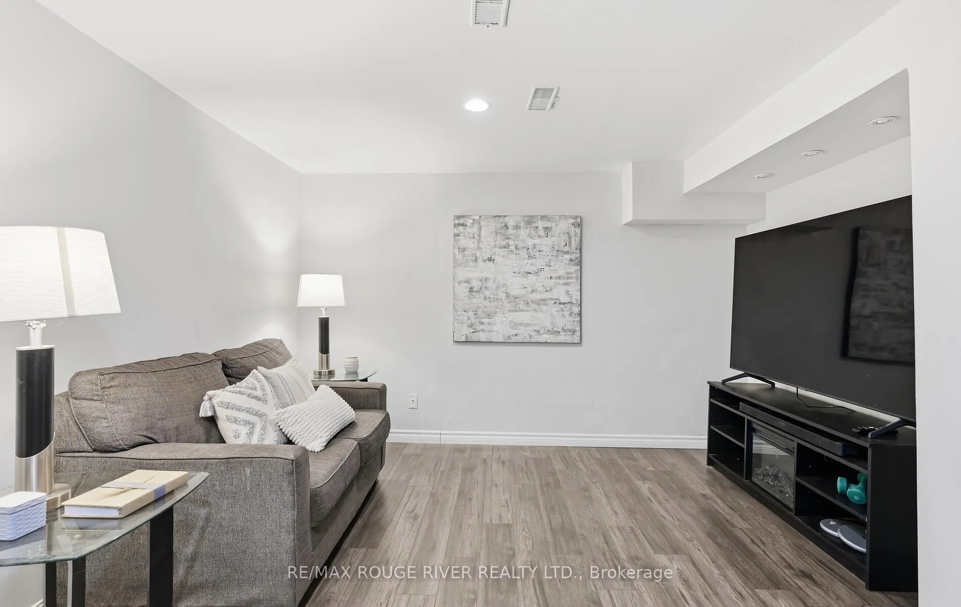 Photo 22 of 1201 Charlotte Circle, Pickering, Liverpool — HOMEH