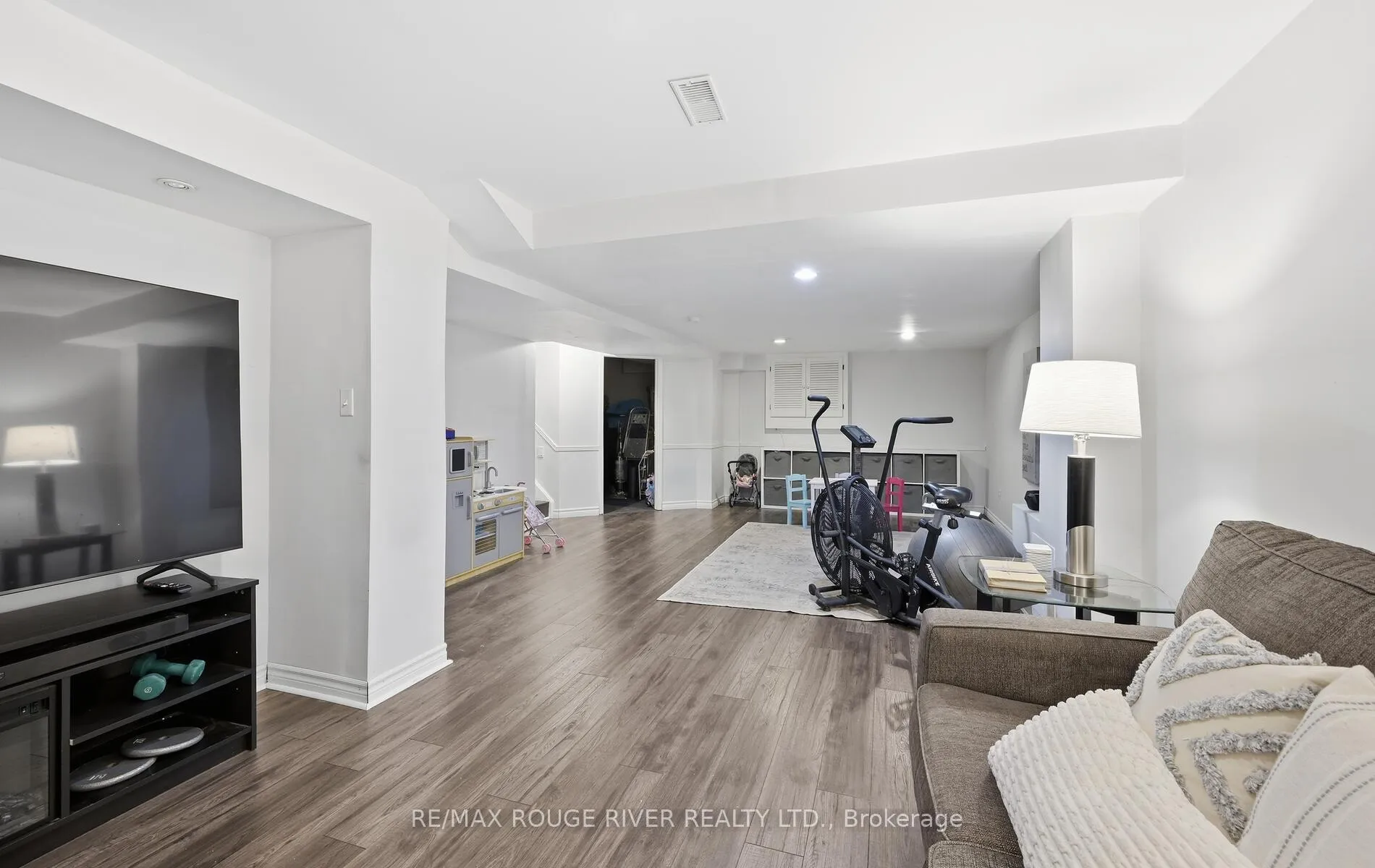 Photo 23 of 1201 Charlotte Circle, Pickering, Liverpool — HOMEH
