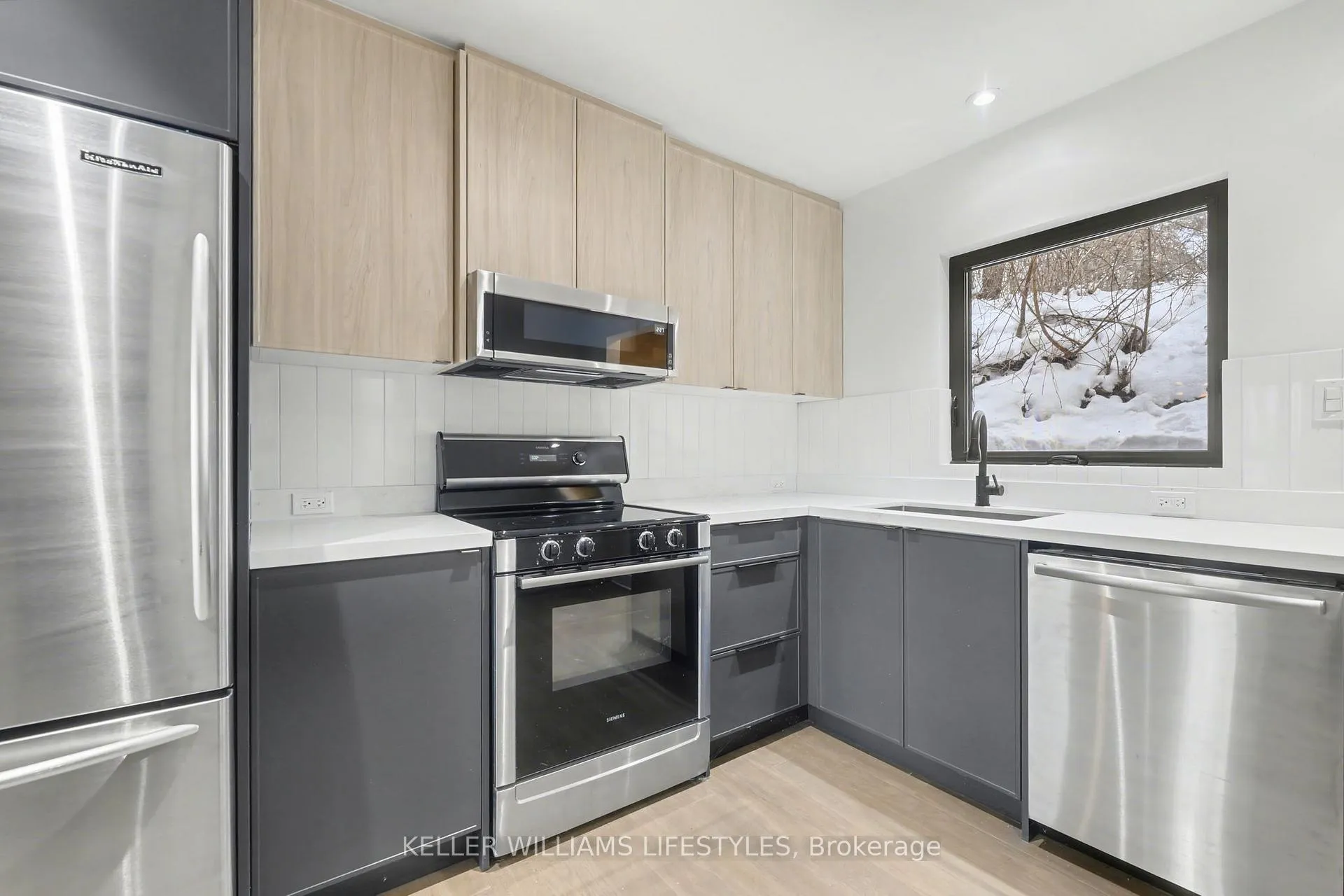 Photo 4 of Unit B, 306 Riverside Drive, London, North N — HOMEH