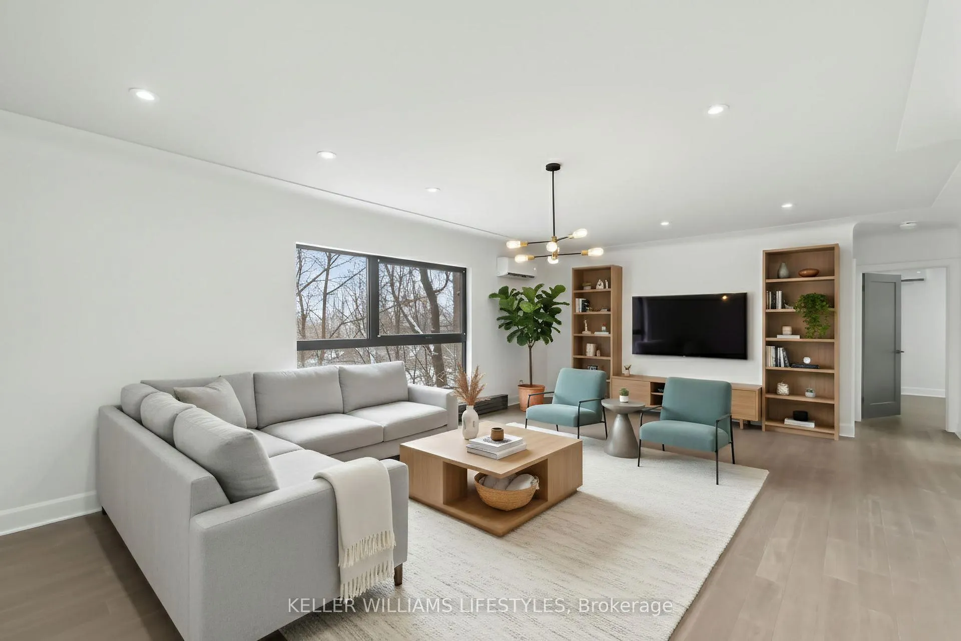 Photo 9 of Unit B, 306 Riverside Drive, London, North N — HOMEH