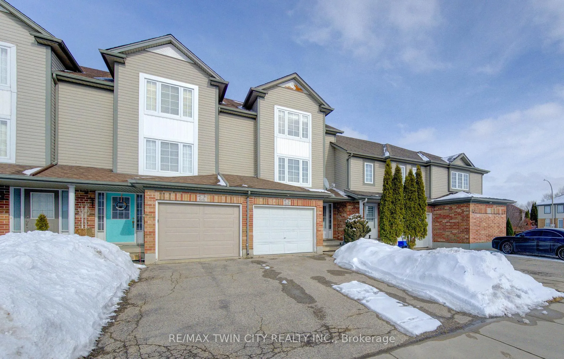Photo 2 of 68 Max Becker Drive, Kitchener, Larentian West — HOMEH