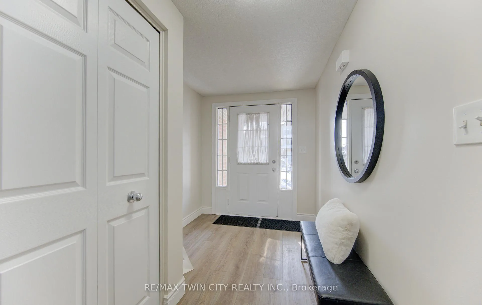 Photo 3 of 68 Max Becker Drive, Kitchener, Larentian West — HOMEH