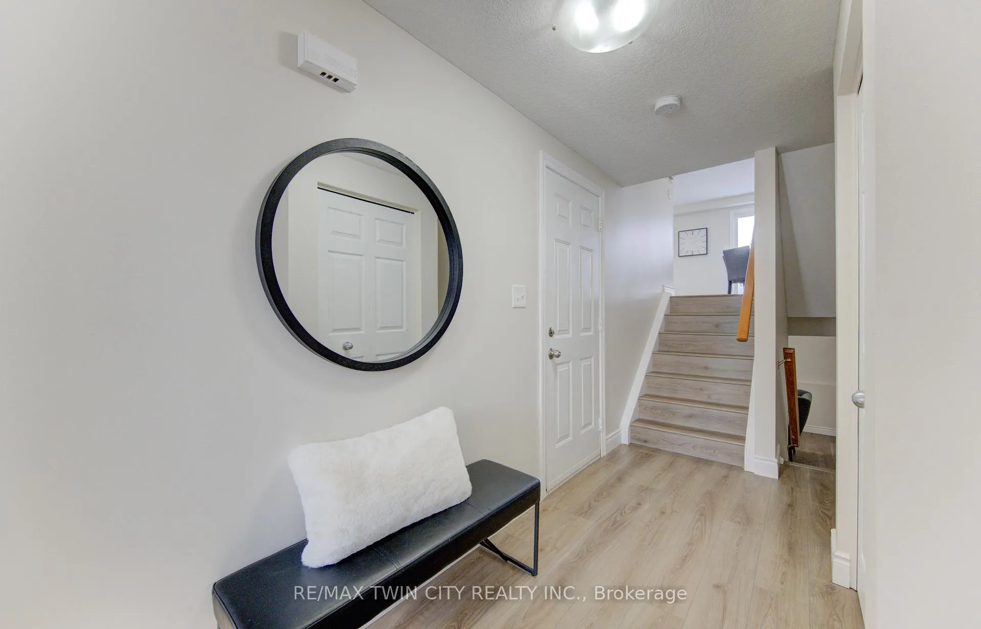 Photo 4 of 68 Max Becker Drive, Kitchener, Larentian West — HOMEH