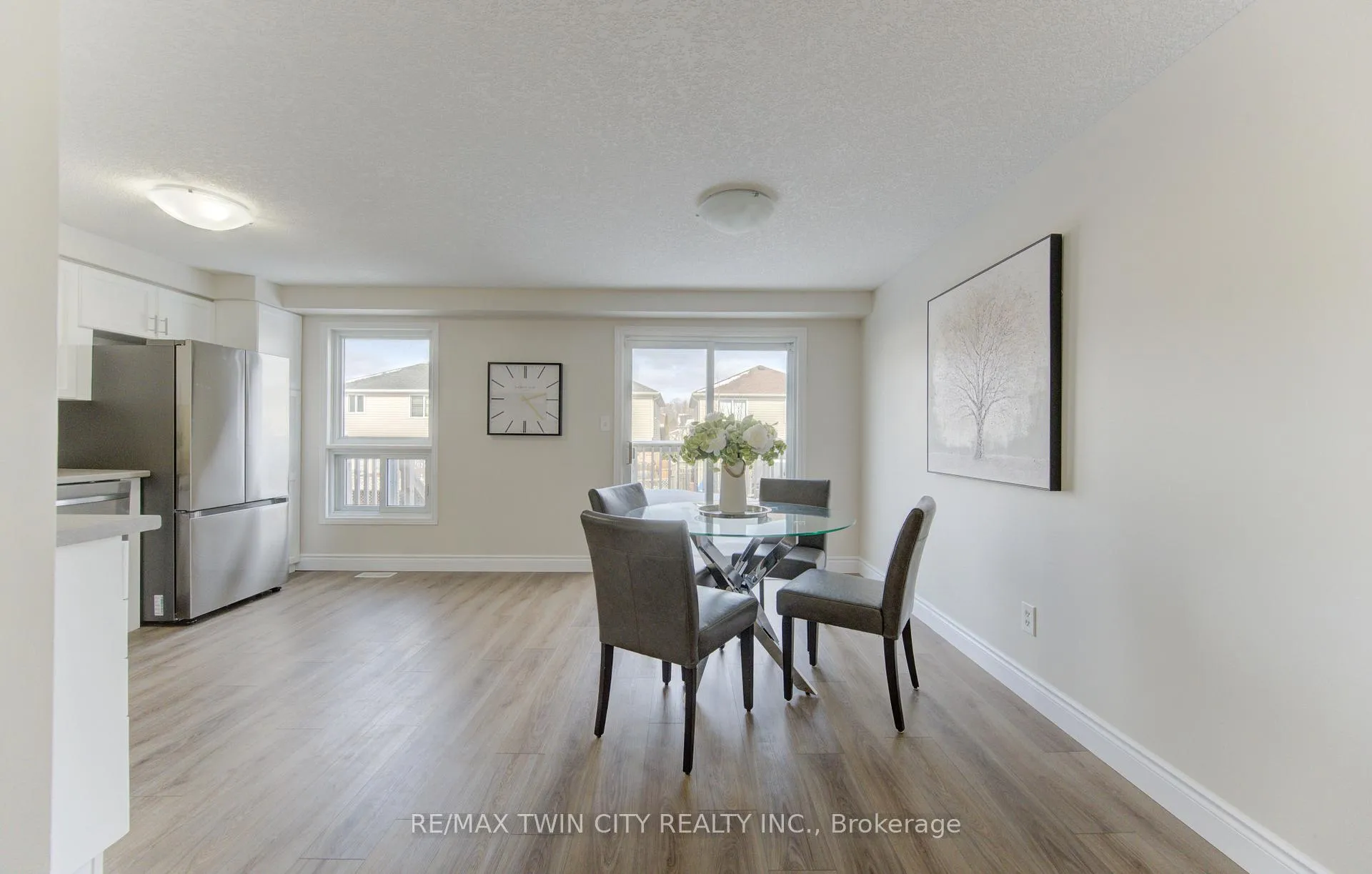 Photo 5 of 68 Max Becker Drive, Kitchener, Larentian West — HOMEH