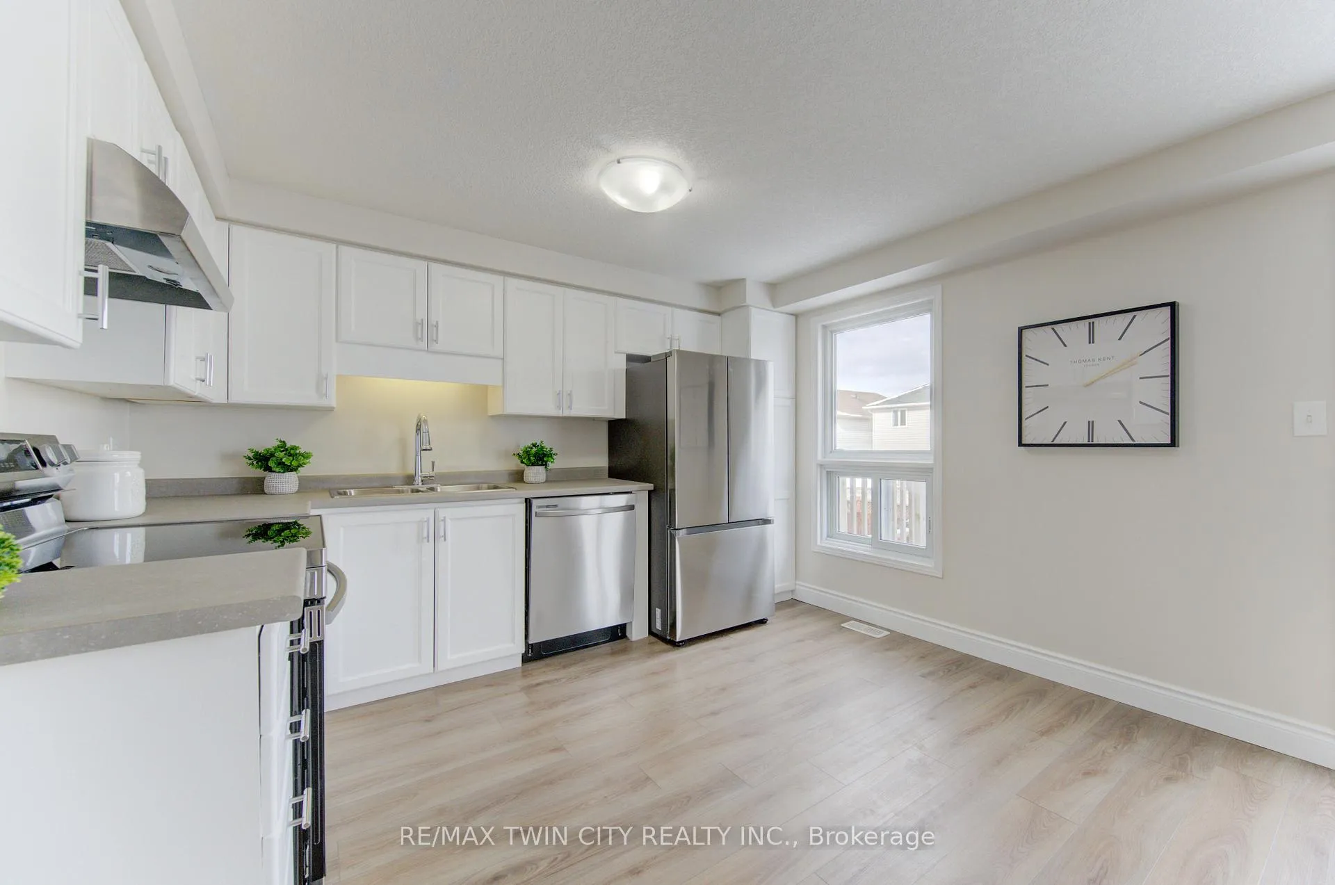 Photo 7 of 68 Max Becker Drive, Kitchener, Larentian West — HOMEH