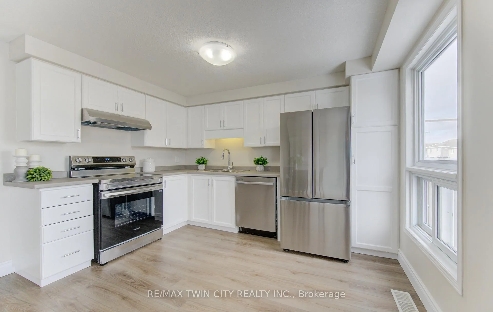 Photo 9 of 68 Max Becker Drive, Kitchener, Larentian West — HOMEH