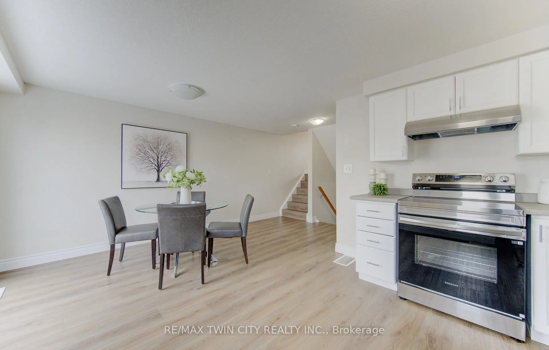 Photo 14 of 68 Max Becker Drive, Kitchener, Larentian West — HOMEH