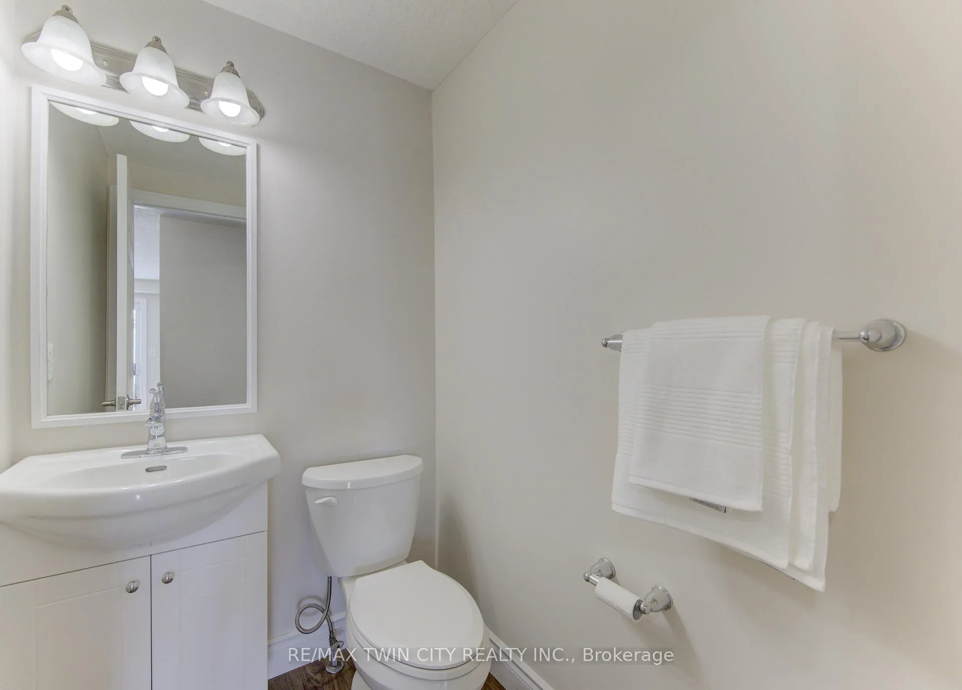 Photo 15 of 68 Max Becker Drive, Kitchener, Larentian West — HOMEH