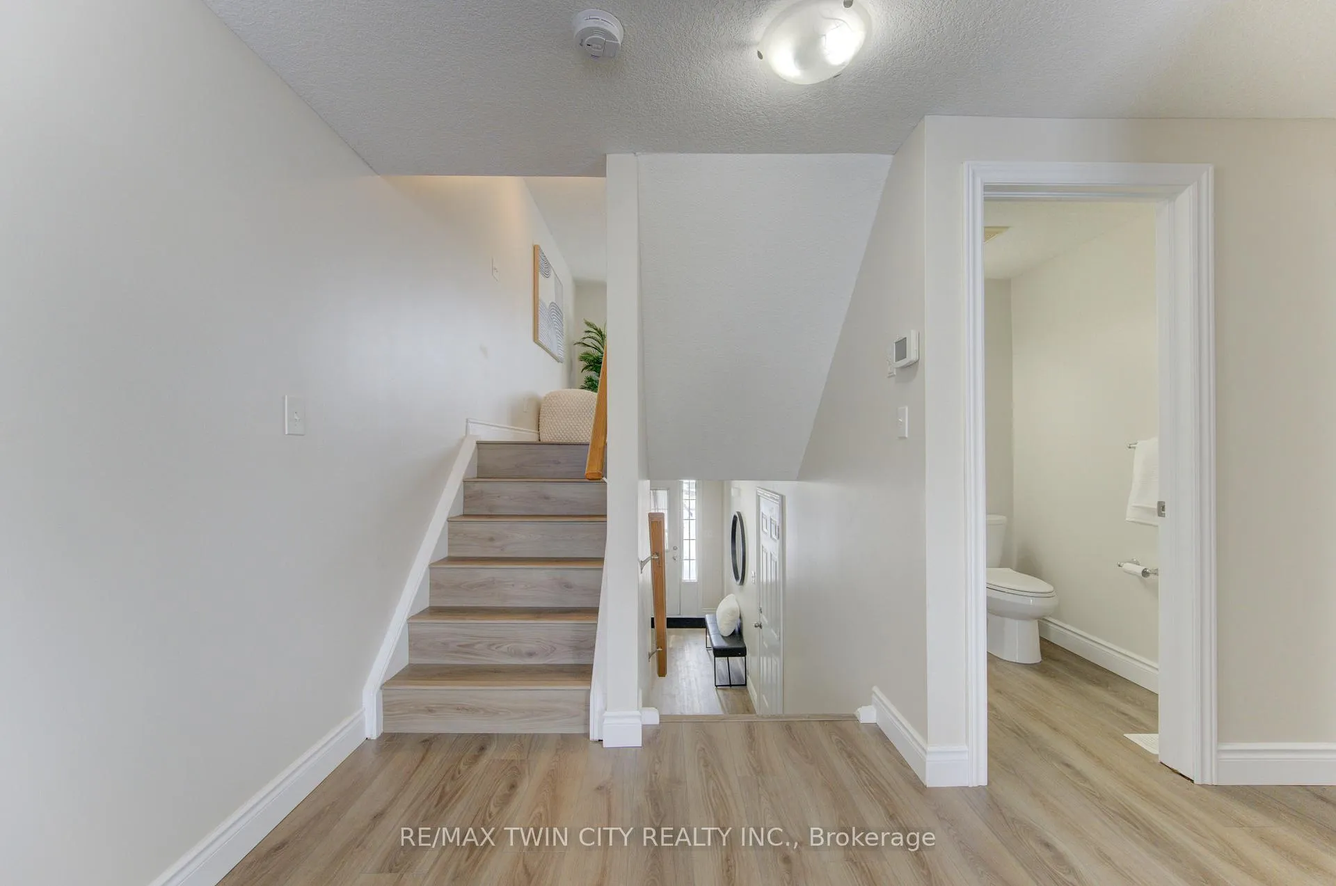 Photo 17 of 68 Max Becker Drive, Kitchener, Larentian West — HOMEH