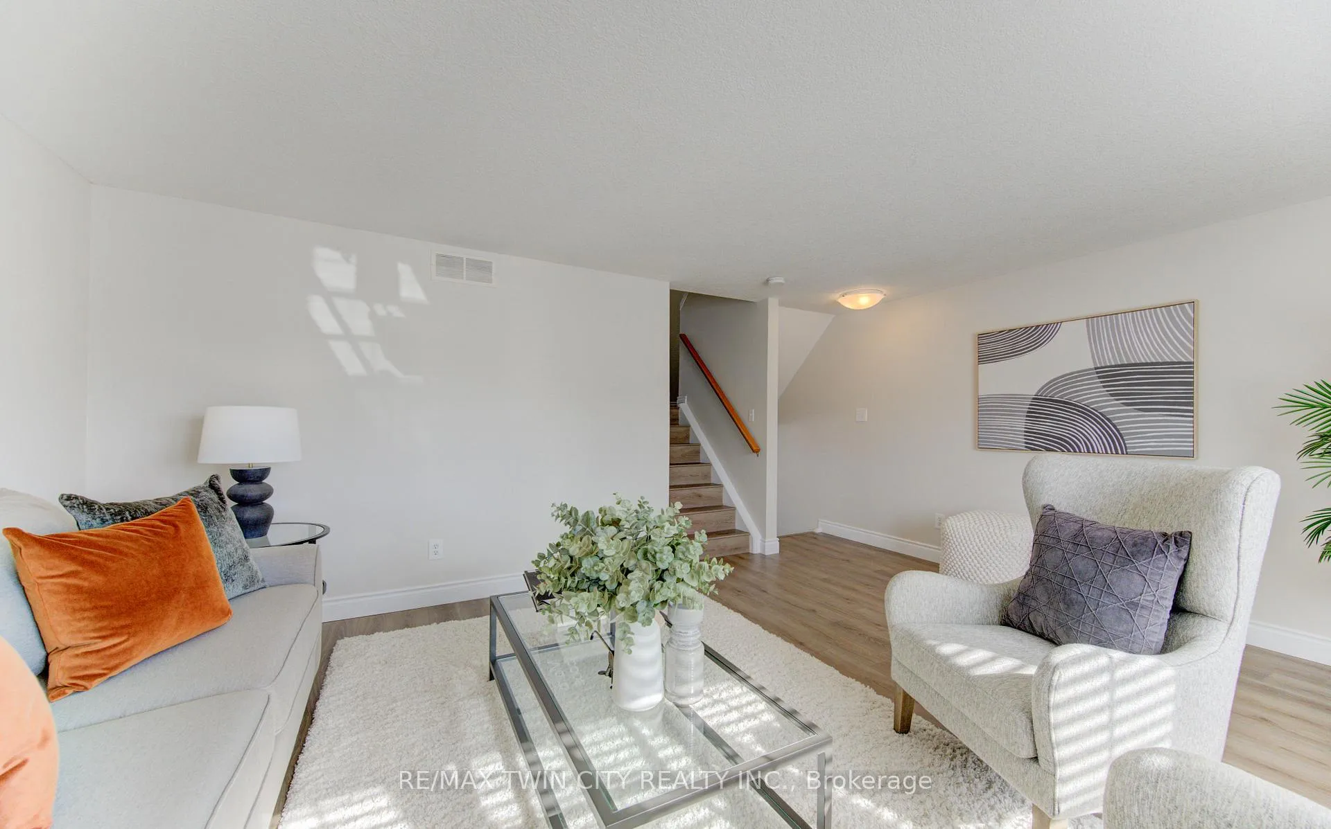 Photo 21 of 68 Max Becker Drive, Kitchener, Larentian West — HOMEH