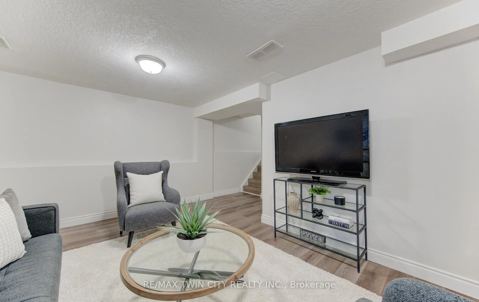 Photo 34 of 68 Max Becker Drive, Kitchener, Larentian West — HOMEH
