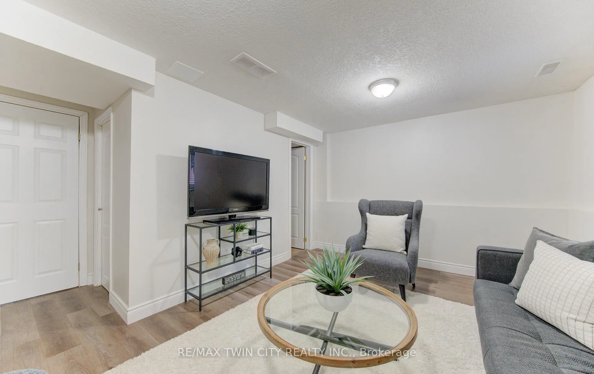 Photo 36 of 68 Max Becker Drive, Kitchener, Larentian West — HOMEH