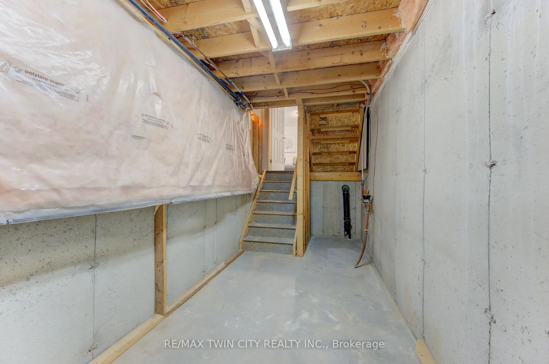 Photo 37 of 68 Max Becker Drive, Kitchener, Larentian West — HOMEH