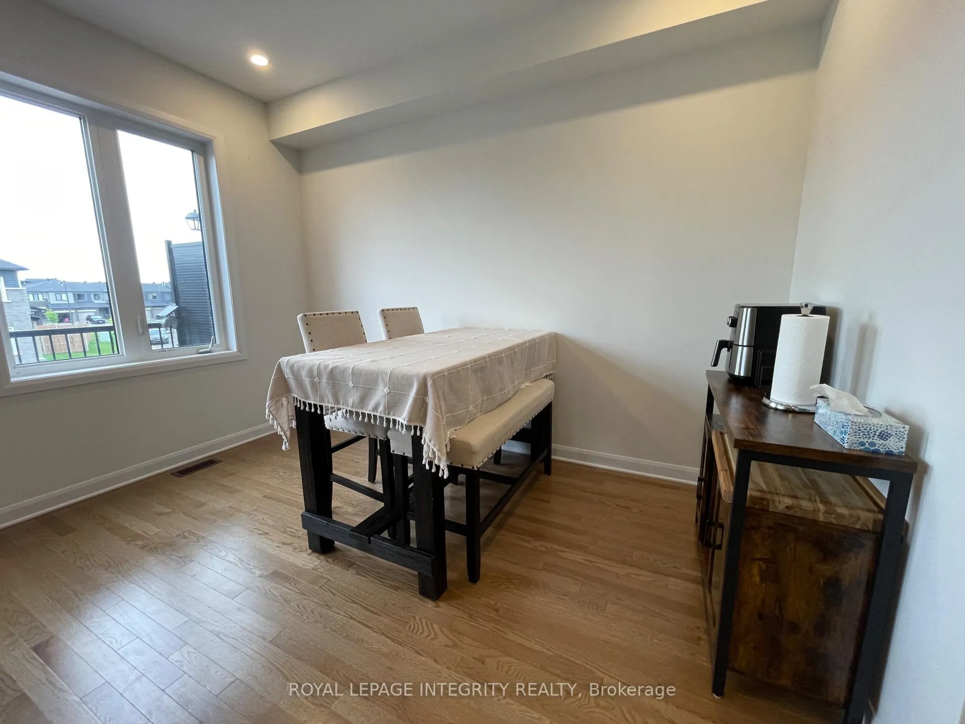 Photo 11 of 51 Lakepointe Drive, Ottawa, Avalon East — HOMEH