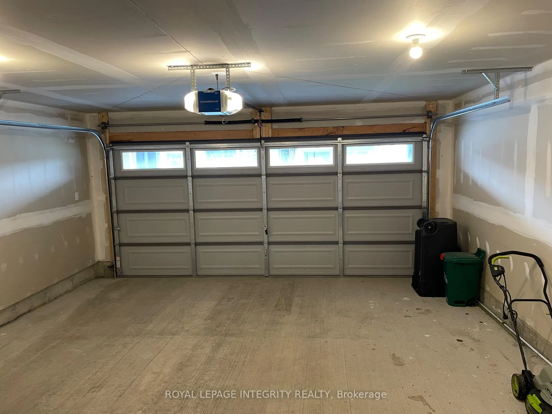 Photo 12 of 51 Lakepointe Drive, Ottawa, Avalon East — HOMEH
