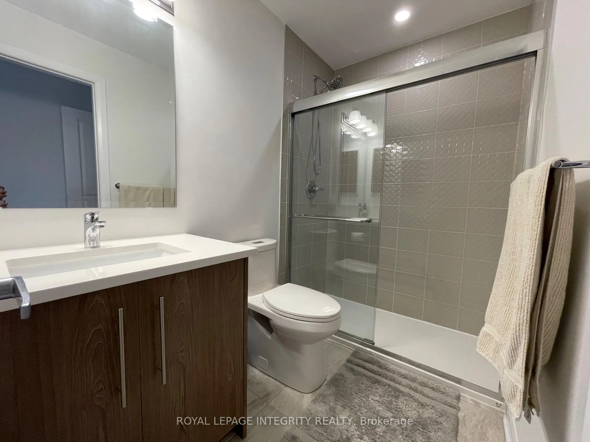 Photo 17 of 51 Lakepointe Drive, Ottawa, Avalon East — HOMEH
