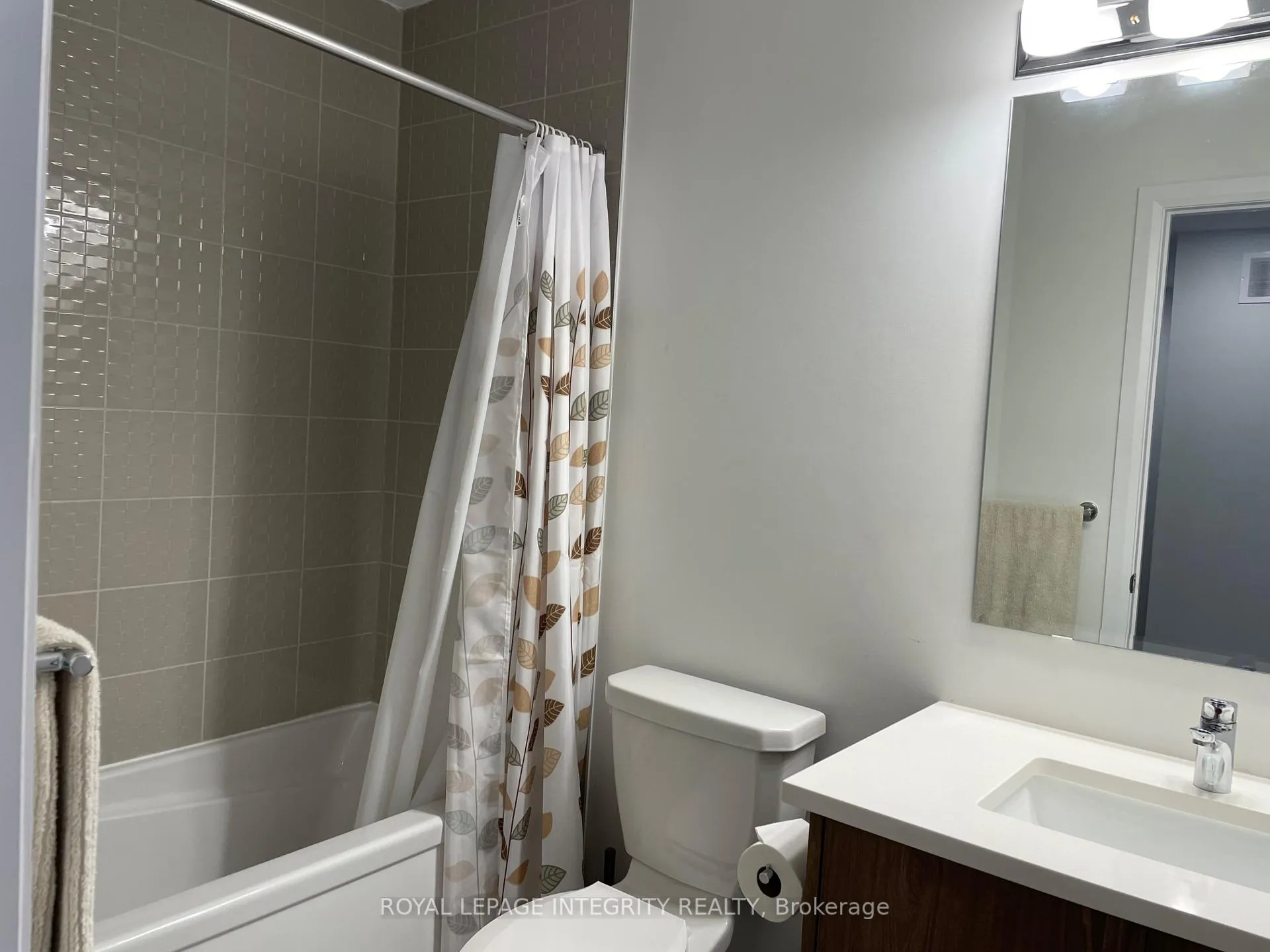 Photo 20 of 51 Lakepointe Drive, Ottawa, Avalon East — HOMEH