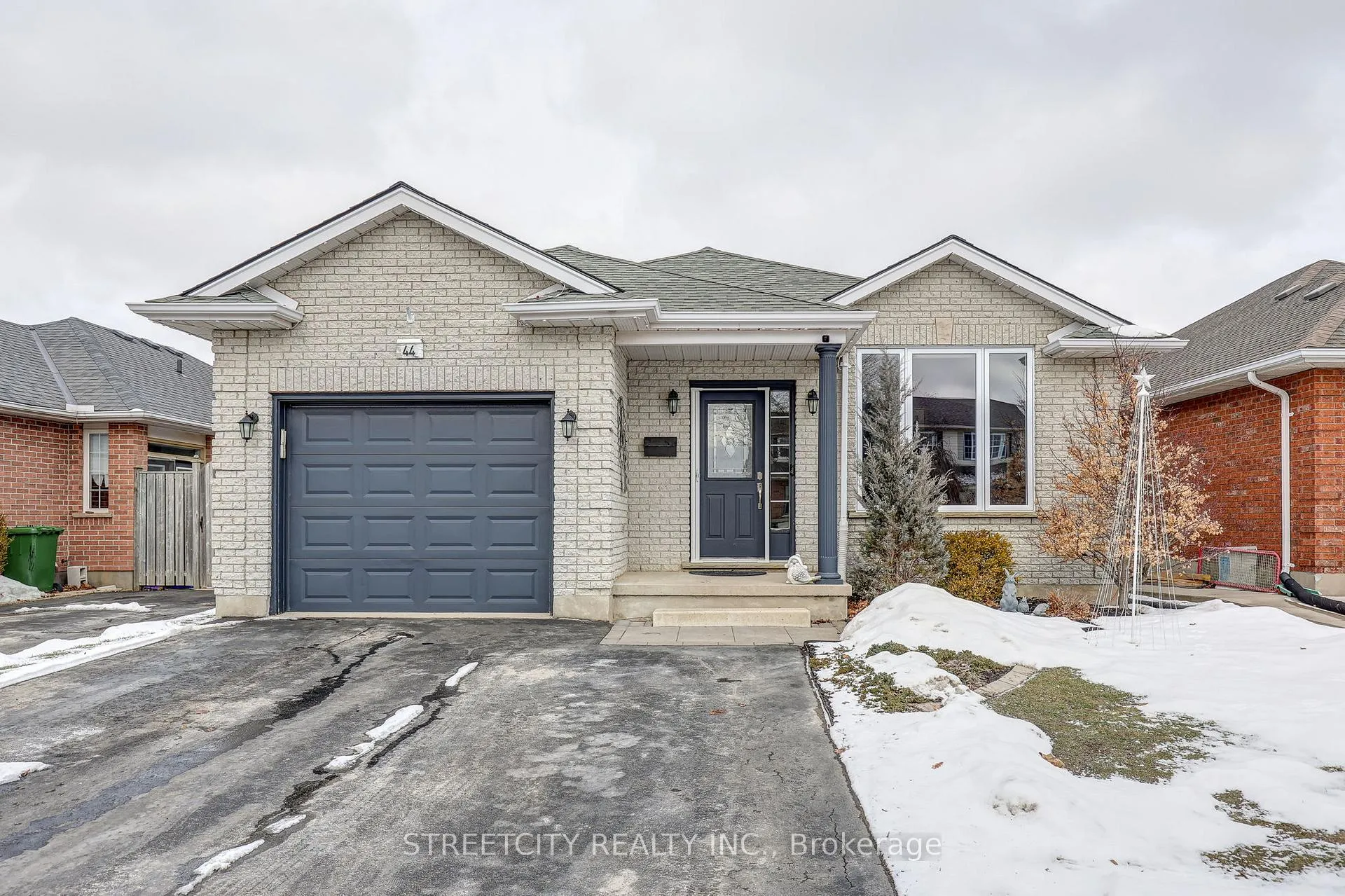 Photo 1 of 44 Rosethorn Court, St. Thomas — HOMEH