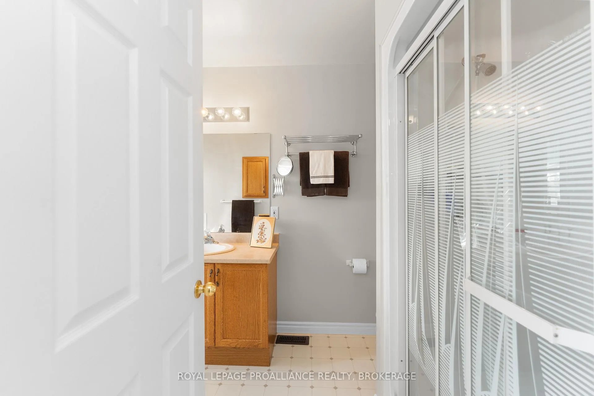 Photo 21 of 39 Mowat Avenue, Kingston, Central City West — HOMEH