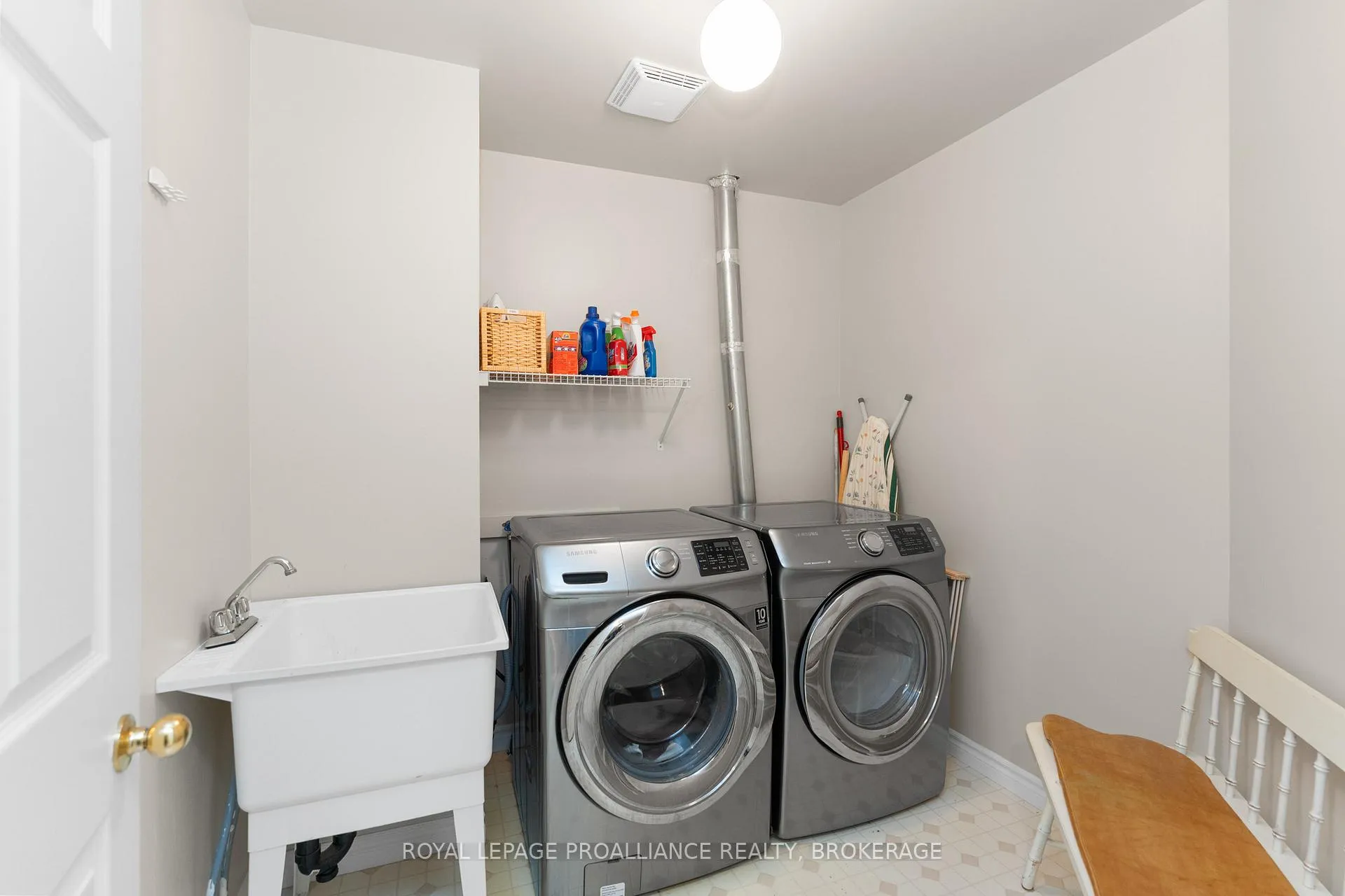Photo 23 of 39 Mowat Avenue, Kingston, Central City West — HOMEH