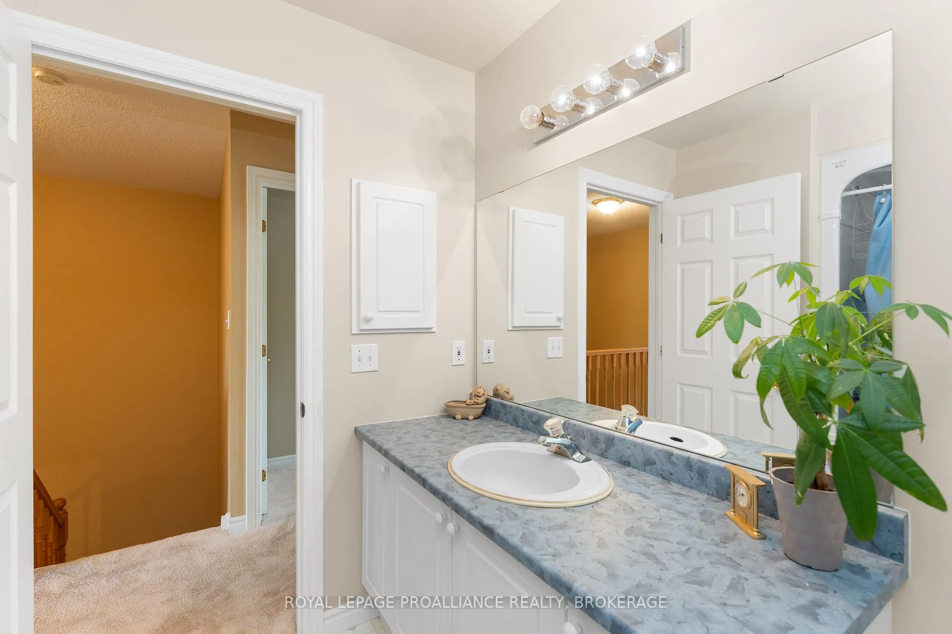 Photo 30 of 39 Mowat Avenue, Kingston, Central City West — HOMEH