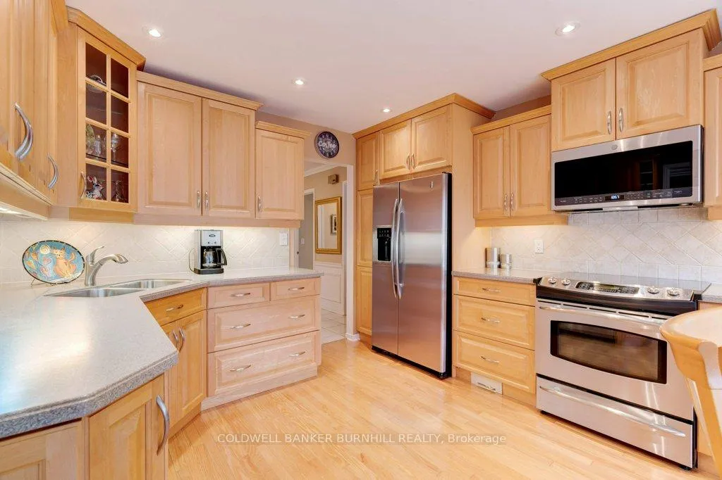 Photo 10 of 2251 Mansfield Drive, Burlington, Tyandaga — HOMEH
