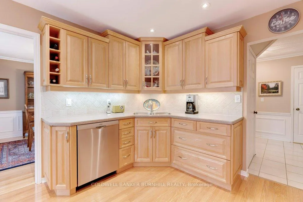 Photo 11 of 2251 Mansfield Drive, Burlington, Tyandaga — HOMEH