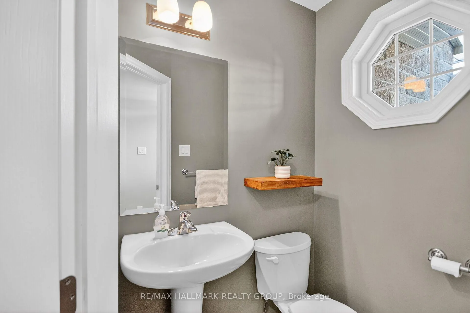 Photo 3 of 457 Barrick Hill Road, Ottawa, Kanata - Emerald Meadows/Trailwest — HOMEH
