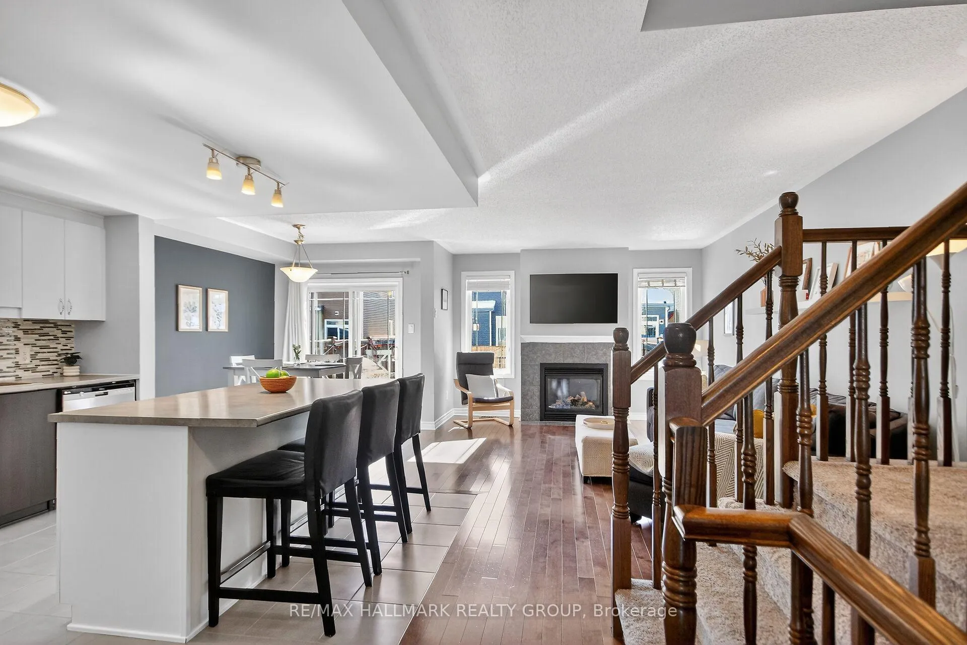 Photo 4 of 457 Barrick Hill Road, Ottawa, Kanata - Emerald Meadows/Trailwest — HOMEH