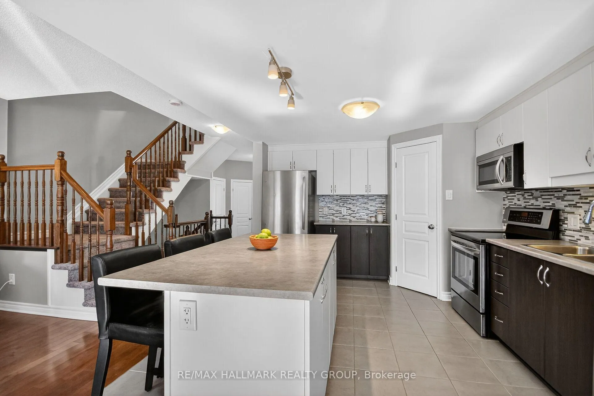 Photo 5 of 457 Barrick Hill Road, Ottawa, Kanata - Emerald Meadows/Trailwest — HOMEH
