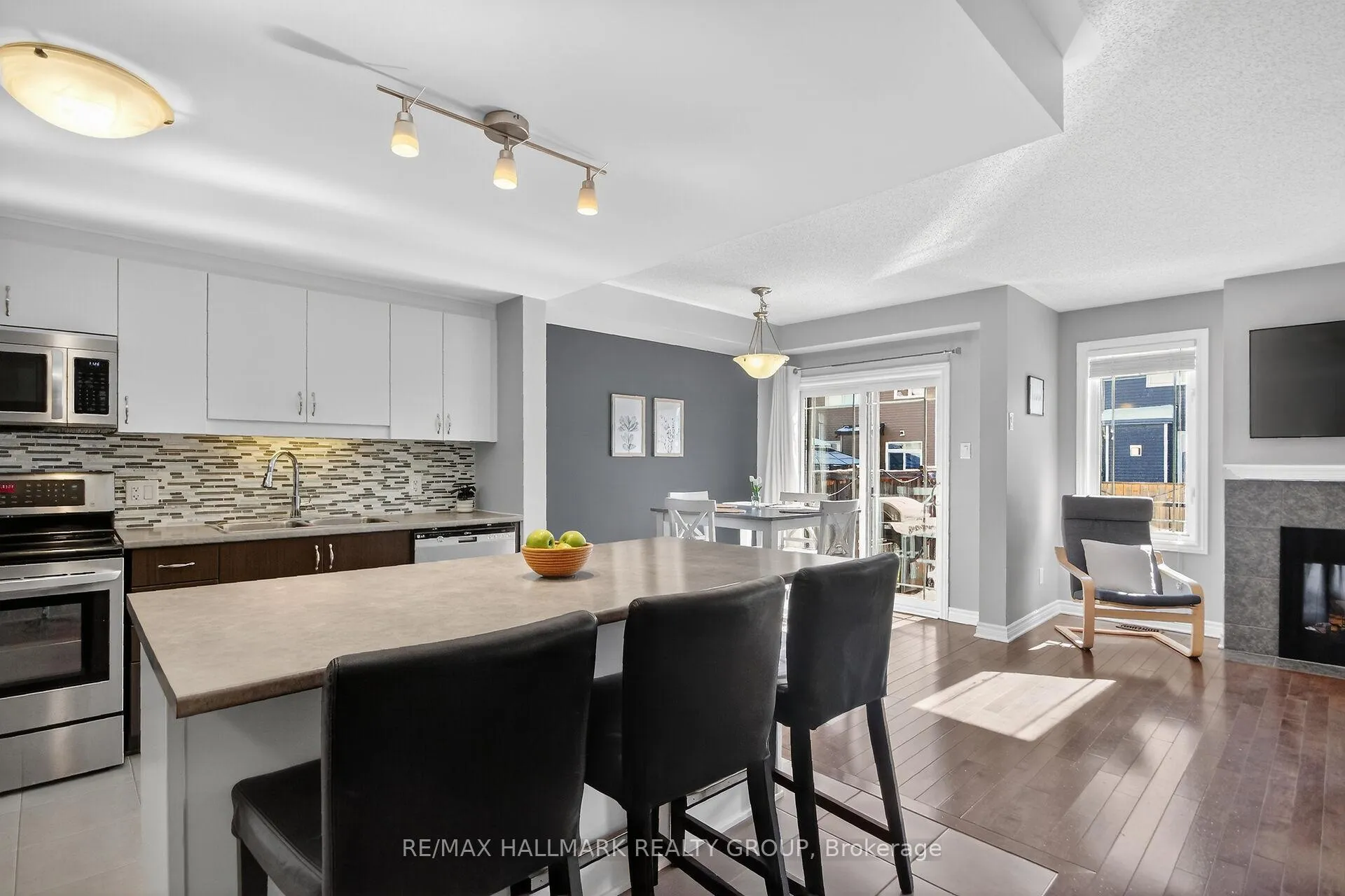 Photo 6 of 457 Barrick Hill Road, Ottawa, Kanata - Emerald Meadows/Trailwest — HOMEH