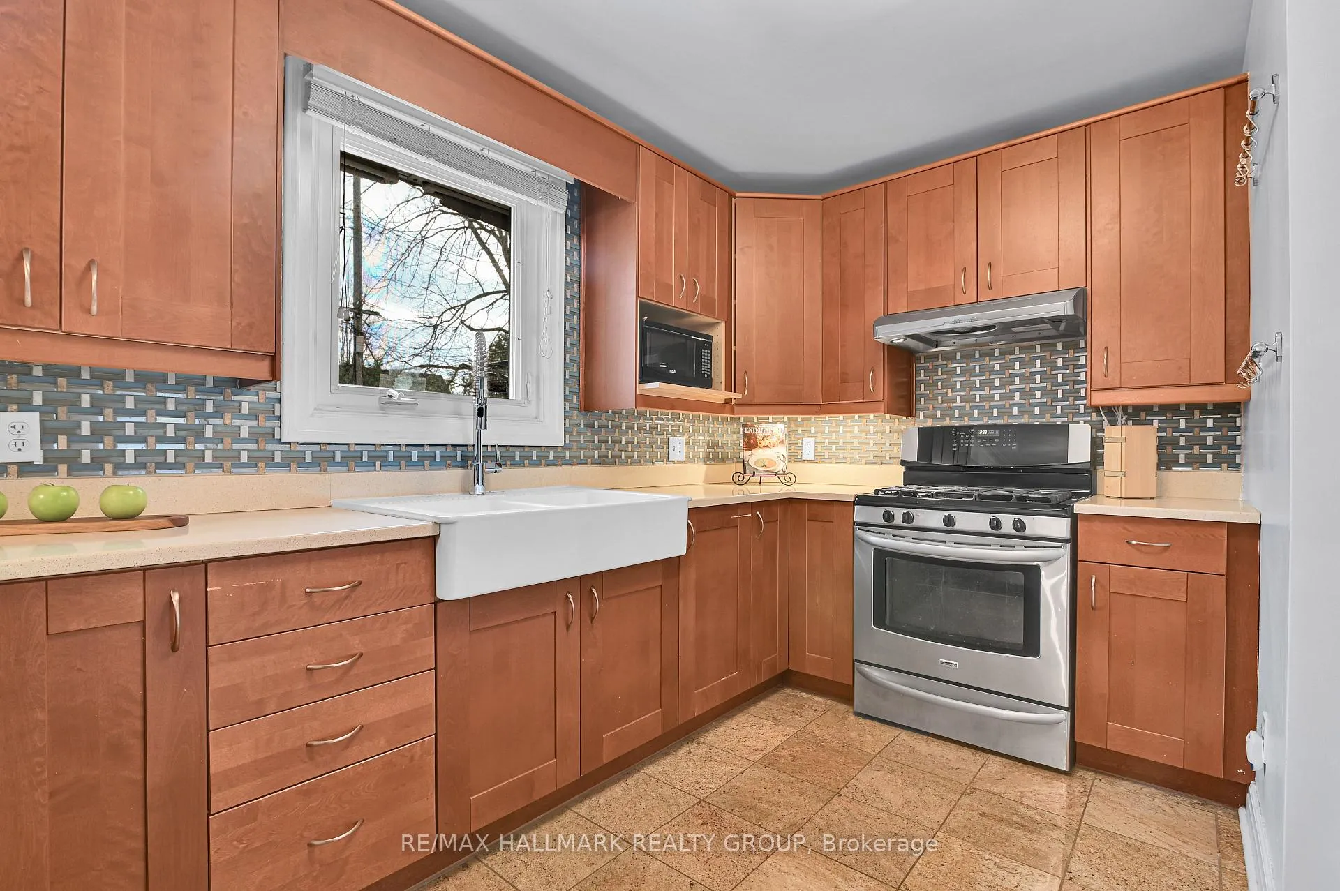 Photo 12 of 6A - 6B Centennial Boulevard, Ottawa, Ottawa East — HOMEH