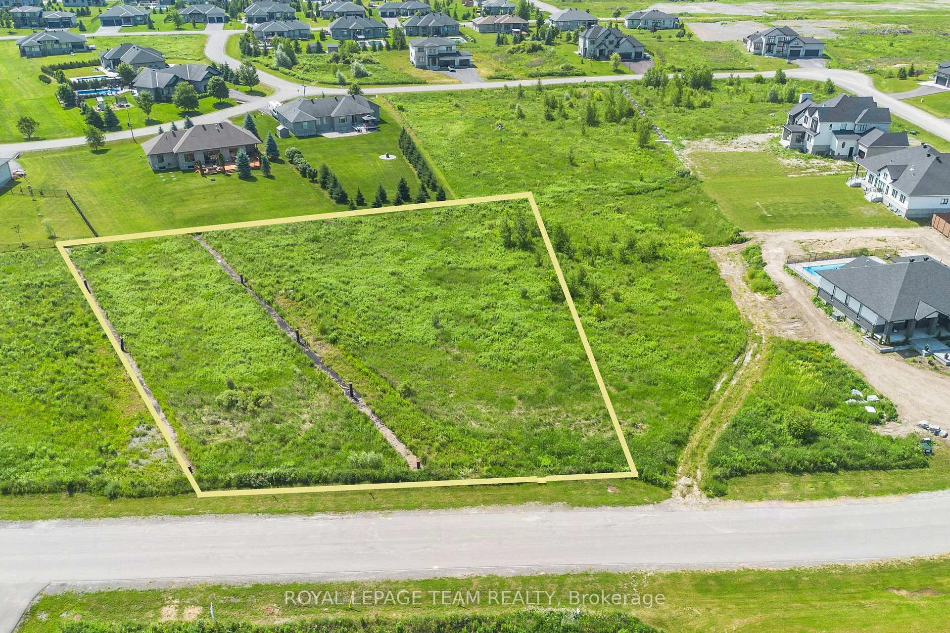 Photo 3 of 6785 Still Meadow Way E, Ottawa, Greely — HOMEH