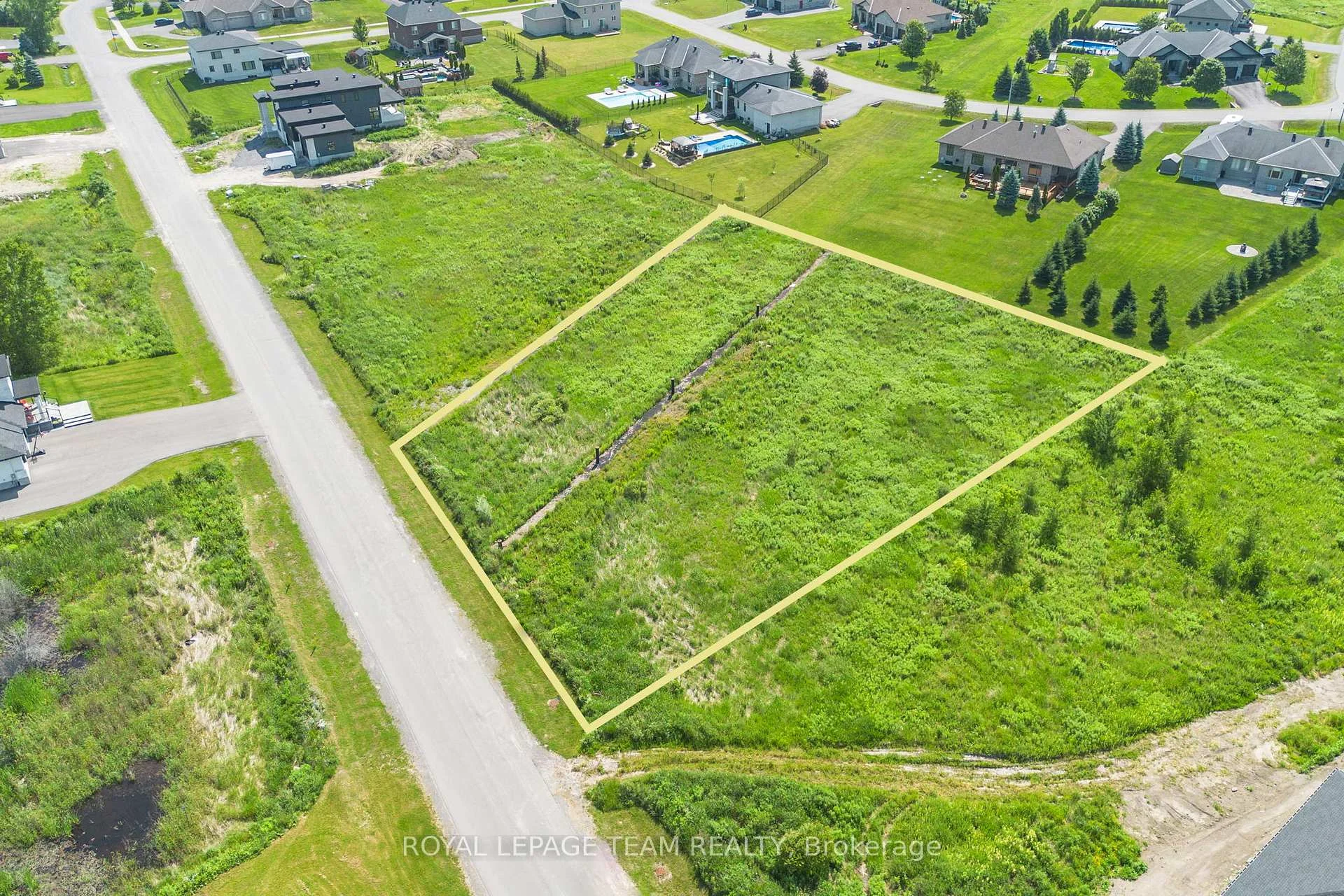 Photo 5 of 6785 Still Meadow Way E, Ottawa, Greely — HOMEH