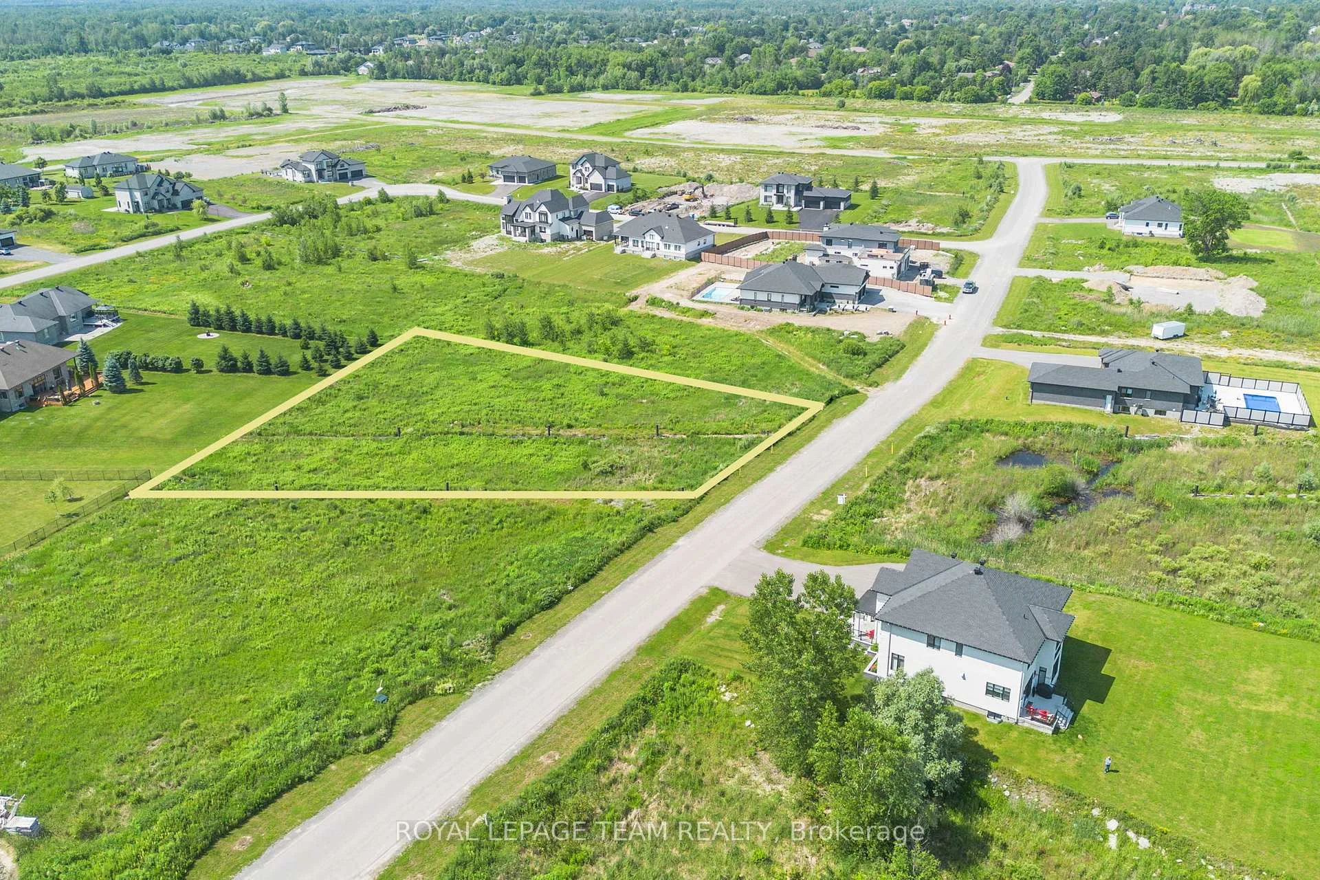 Photo 7 of 6785 Still Meadow Way E, Ottawa, Greely — HOMEH