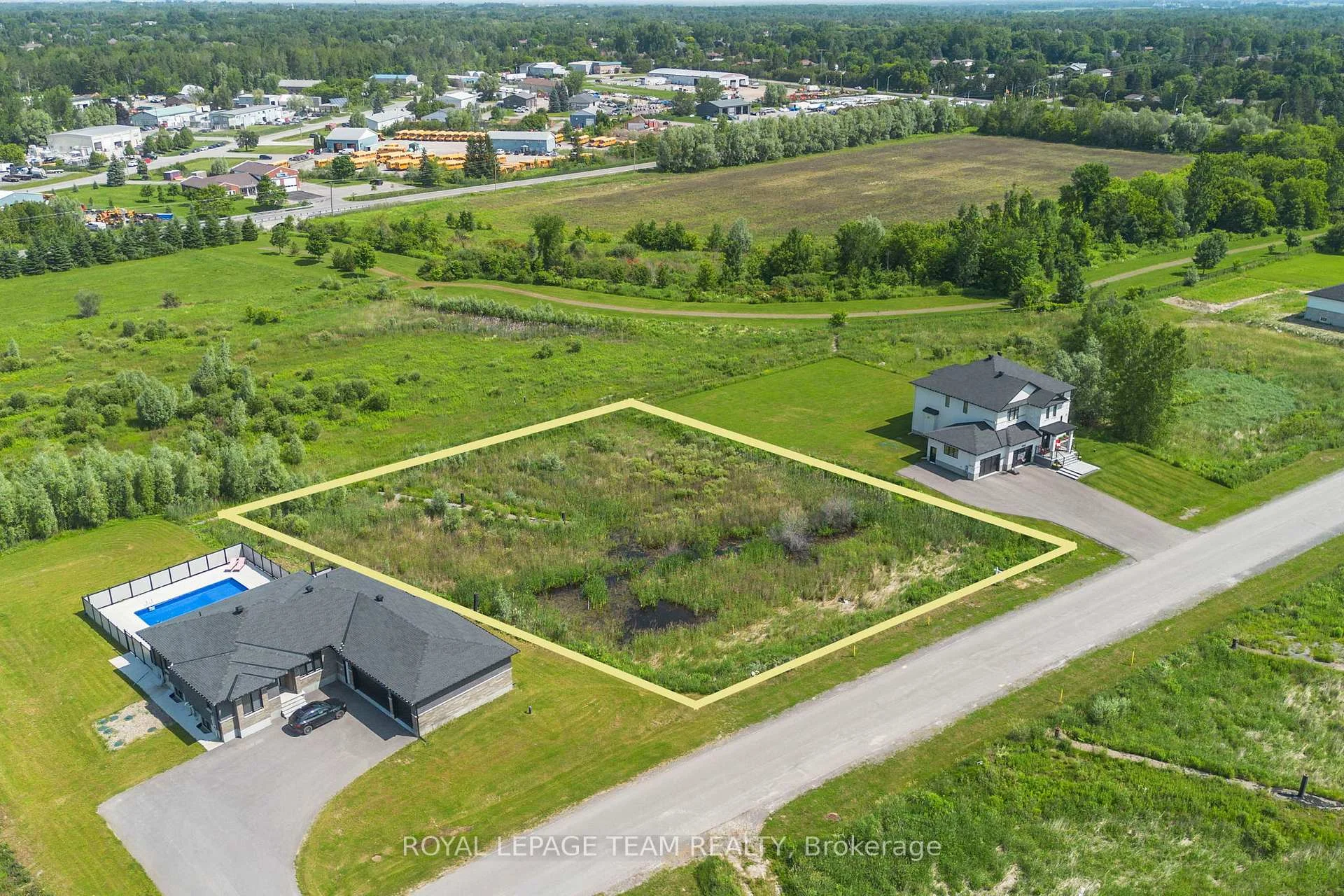 Photo 2 of 6790 Still Meadow Way, Ottawa, Greely — HOMEH