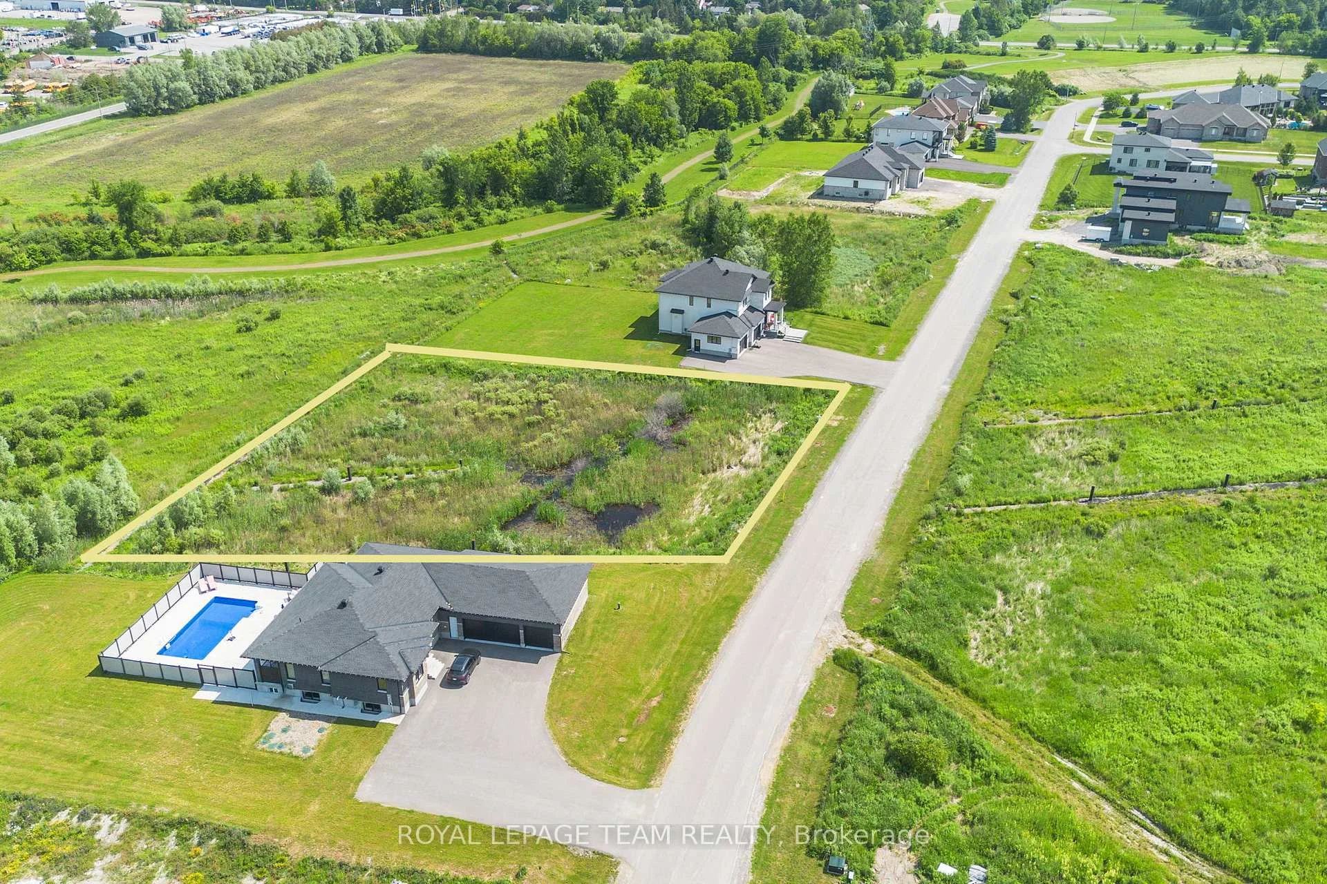 Photo 3 of 6790 Still Meadow Way, Ottawa, Greely — HOMEH