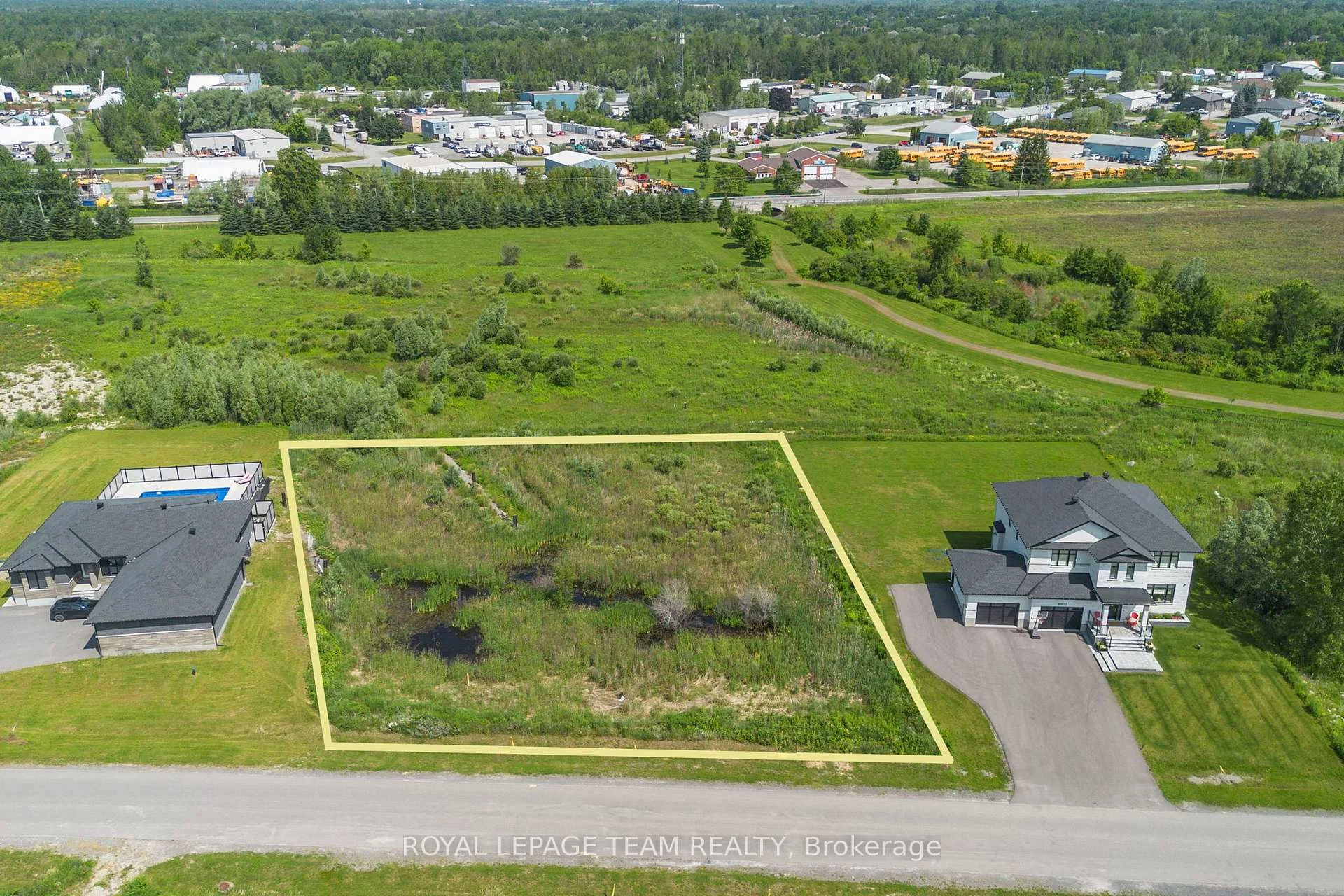 Photo 4 of 6790 Still Meadow Way, Ottawa, Greely — HOMEH