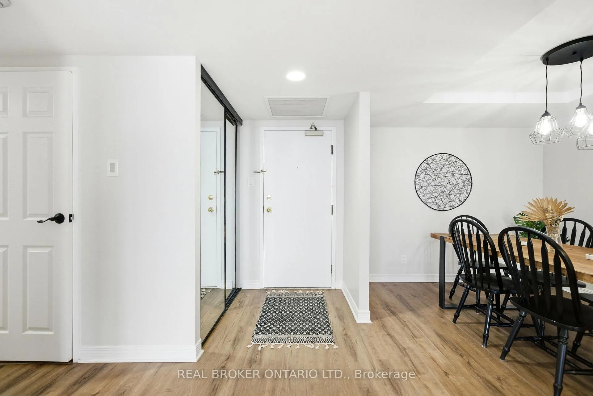 Photo 2 of Unit 703, 100 Grant Carman Drive, Ottawa, Borden Farm/Stewart Farm/Carleton Heights/Parkwood Hills — HOMEH